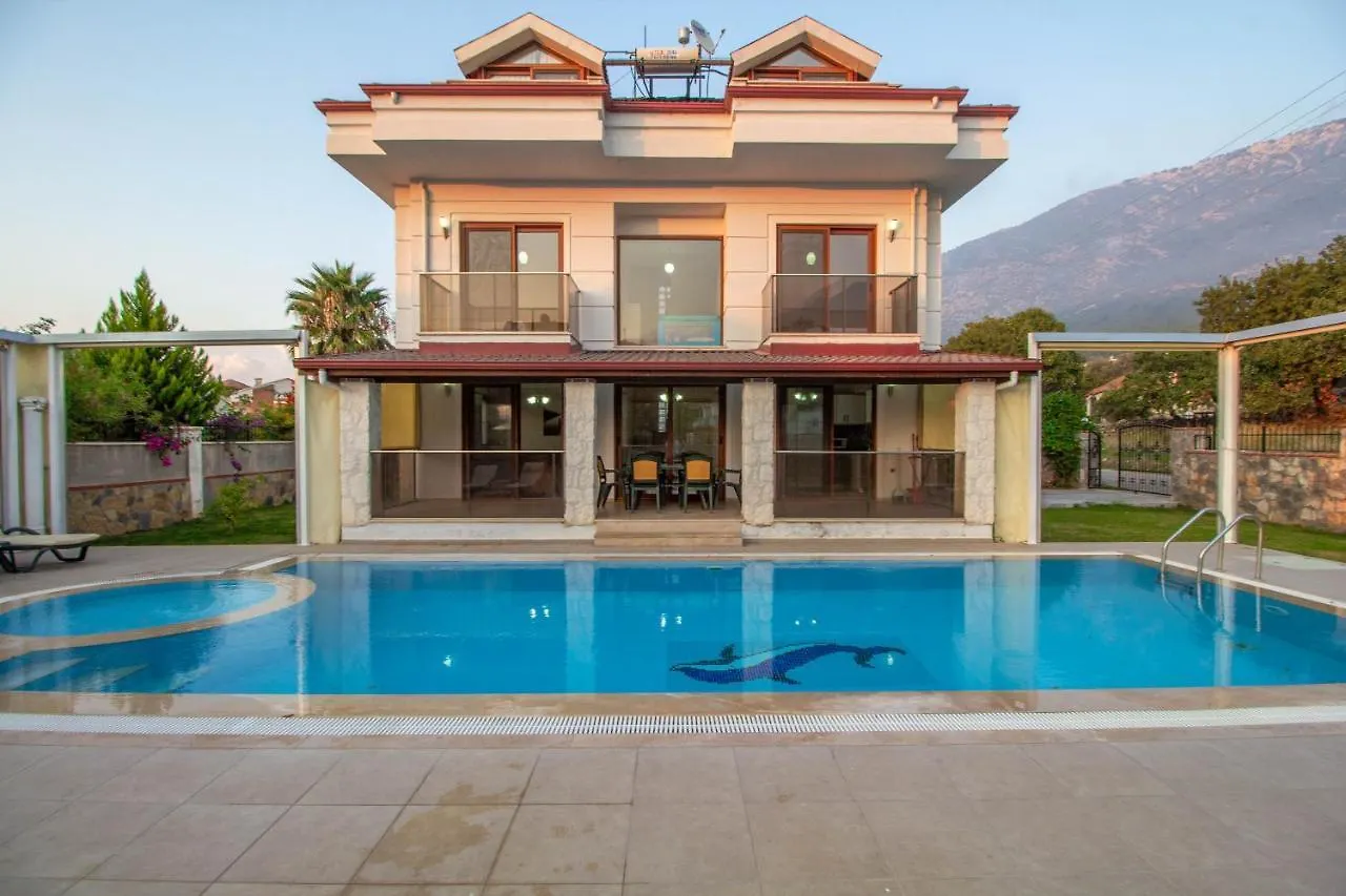 Prestij Garden 4+1 Villa , Oezel Havuzlu, פאטהיה