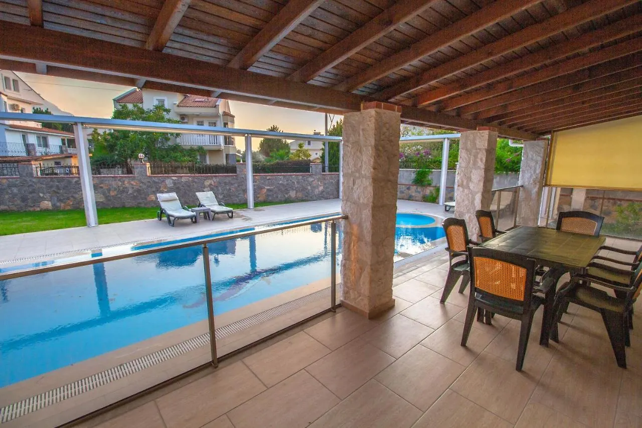 Prestij Garden 4+1 Villa , Oezel Havuzlu, פאטהיה